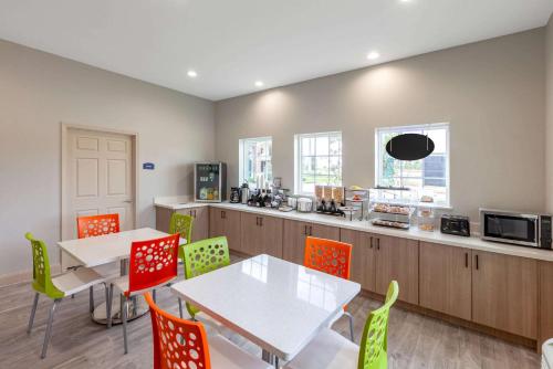 Restaurant, Americas Best Value Inn Houston Willowbrook in Willowbrook