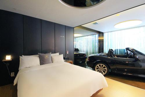 H Drive Hotel - Accommodation - Iksan