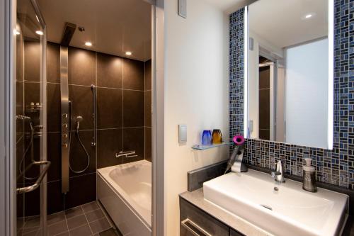 room detail thumbnail 2