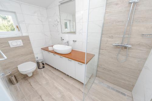 Bozi luxury penthouse with jacuzzi - image 8
