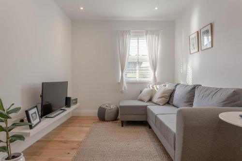 Bright 1 Bedroom Apartment In Wimbledon Park, Wandsworth, London