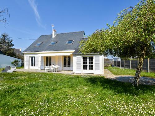 Maisons de vacances Serene Holiday Home in P nestin 300m from the beach