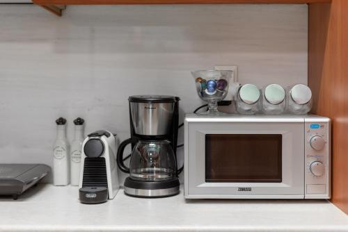 One-Bedroom Apartment image 6