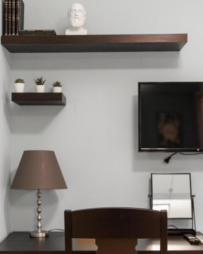 One-Bedroom Apartment image 4