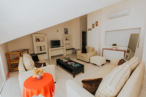 Dedeminn Marina Hotel - image 5