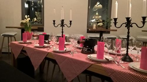 餐廳, DAS KLEINE HOTEL IPHOFEN, Fruhstuckszauber, no waste, nachhaltig, nahe aller Weinguter, KNAUF GIPS K in 伊普霍芬