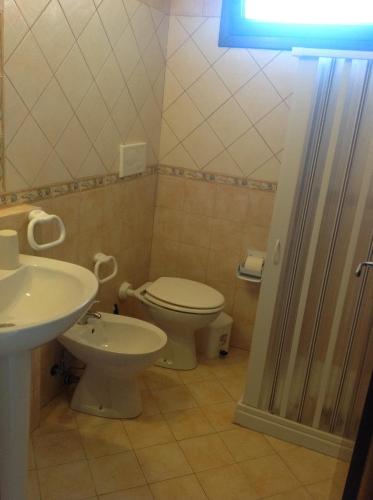 Double Room with Balcony image 6