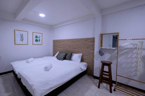 138 White Villa, Bangkok