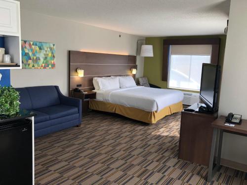 Holiday Inn Express and Suites - Quakertown, an IHG Hotel