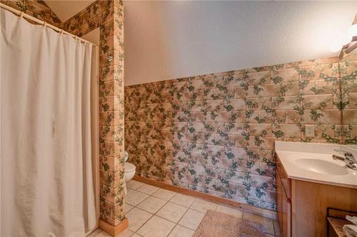 Bear Hyde 3 Bedrooms Sleeps 10 Walk to Resort Pool Fitness Game Room - image 2