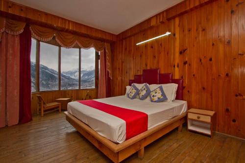 Sarthak Resorts-Reside in Nature with Best View, 9 kms from Mall Road Manali