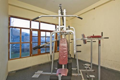 Sarthak Resorts-Reside in Nature with Best View, 9 kms from Mall Road Manali