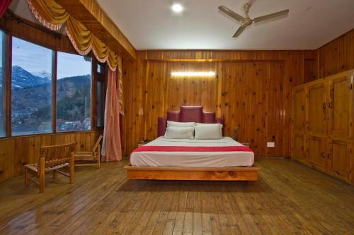 Sarthak Resorts-Reside in Nature with Best View, 9 kms from Mall Road Manali