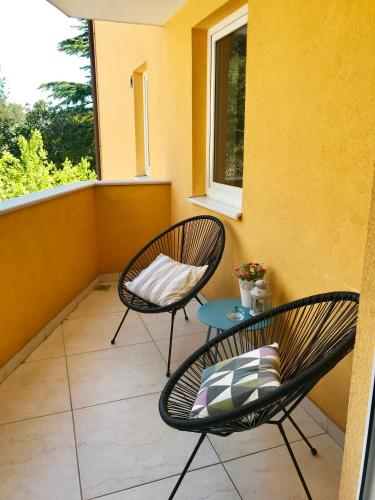 One-Bedroom Apartment with Balcony