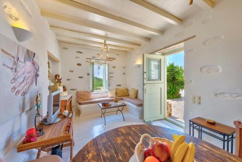 MEGAS GIALOS HARMONY - Syros