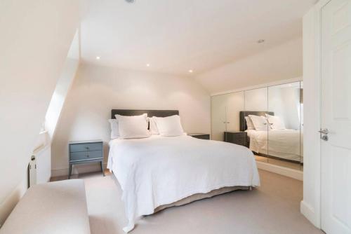 Lovely 3 Bedroom House In South Kensington, , London