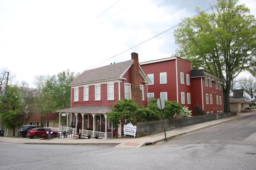 The Dahlonega Square Hotel