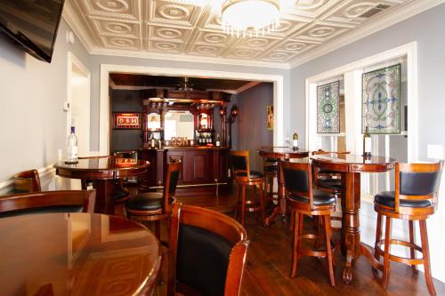 The Dahlonega Square Hotel 5