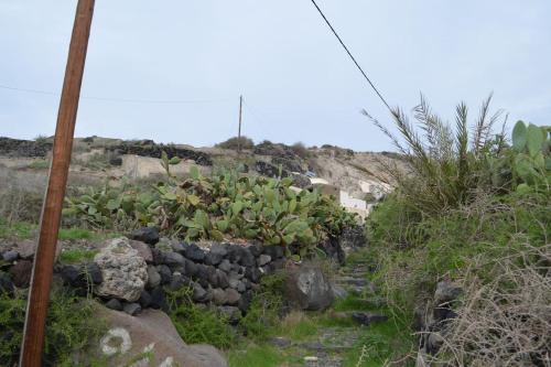 Agrilia secluded cave house