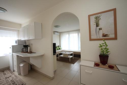 Siesta Apartmanház Balatonfüred (Siesta Apartmanhaz Balatonfured) in バラトンフレッド