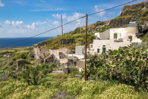 Agrilia secluded cave house