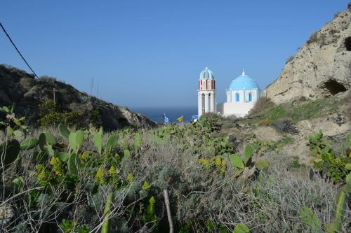 Agrilia secluded cave house