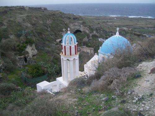 Agrilia secluded cave house