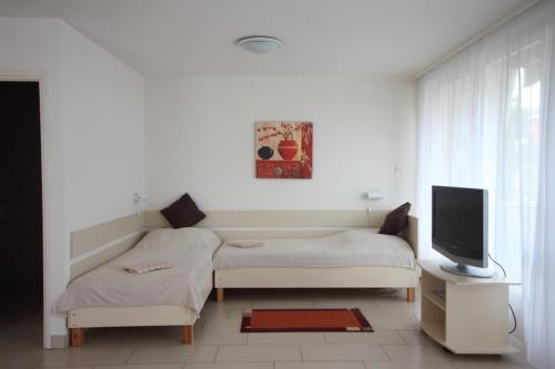 Siesta Apartmanház Balatonfüred (Siesta Apartmanhaz Balatonfured) in バラトンフレッド
