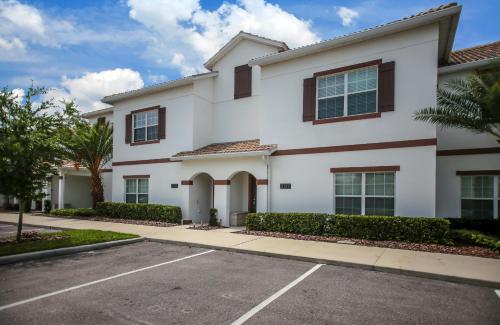 C - New 4 Bedroom Home - 5 Miles to Disney - Free Water Park - Private Pool in Kissimmee, USA