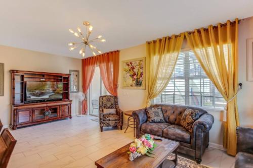 G - New 5 Bedroom Home - 5 Miles to Disney - Free Water Park - Private Pool