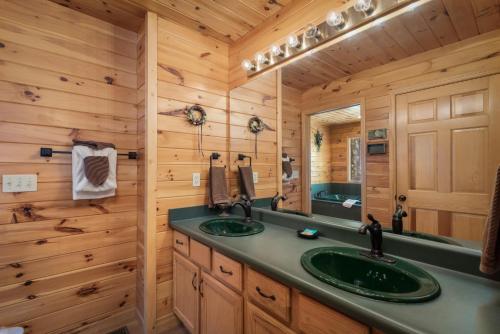 God'S Lil Acre Cabin - image 5