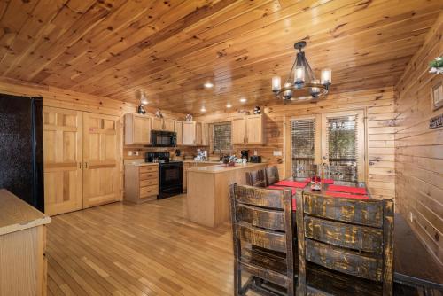 God'S Lil Acre Cabin - image 7