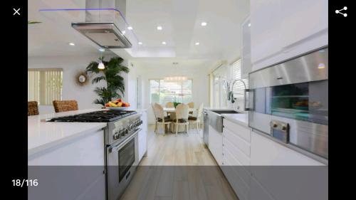 Konyha, Heaven's Best Kept Secret 4 Min From The Sea in Malibu