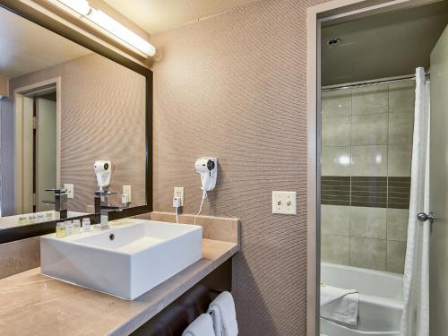 Plaza Hotel & Casino image 20