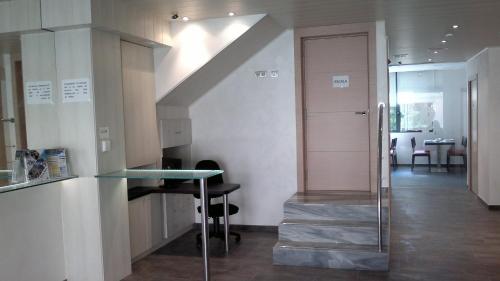 Hotel 9 Sant Antoni - image 3