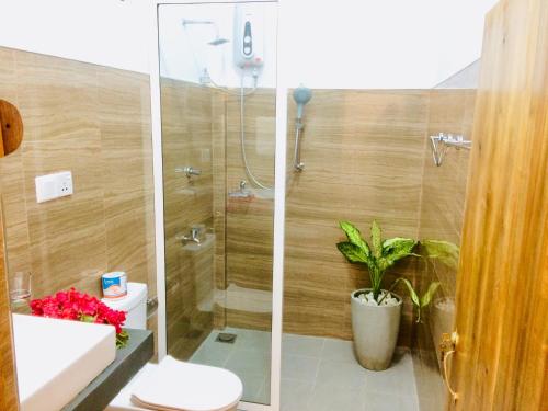 Bathroom, Tropicana Home Stay in Arugam Bay