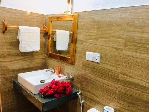 Bathroom, Tropicana Home Stay in Arugam Bay