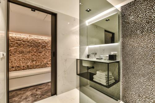 Luxury Canal Suite De Heren - Tap to explore photos