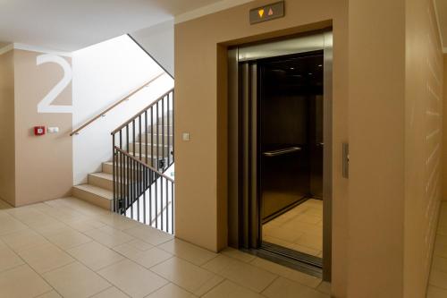 Prague Days - Two-bedroom Family Apartment with Terrace and Garage in Vinohrady - image 3