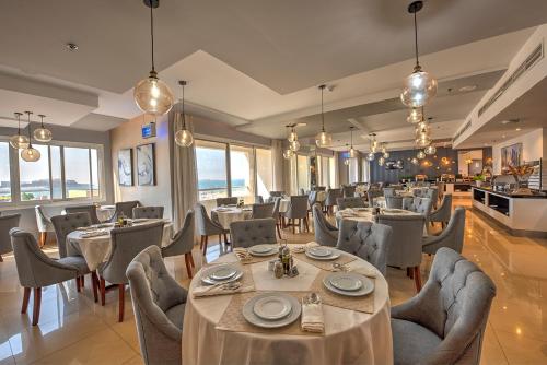 Restaurant, City Stay Beach Hotel Apartments in Ras al Khaimah