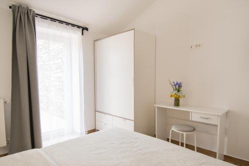 Apartment Bruneta with Sea View