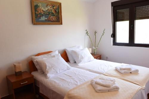 Apartments Krivokapic Prcanj with Bay view in 普坎傑