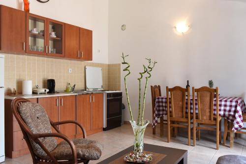 廚房, Apartments Krivokapic Prcanj with Bay view in 普坎傑