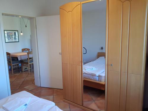 Ferienwohnung Monchgut 1 mit Wintergarten und Terrasse 365m von Neuensien entfernt