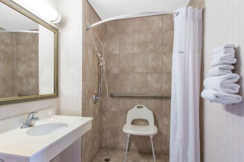 Days Inn by Wyndham Princeton - image 9