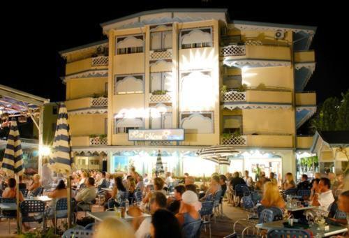 Hotel Maxim - image 6