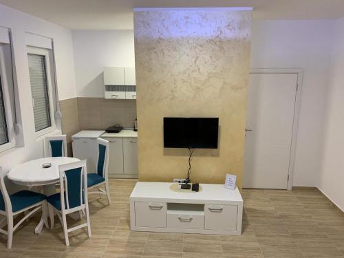 Airport view Apartment - image 6