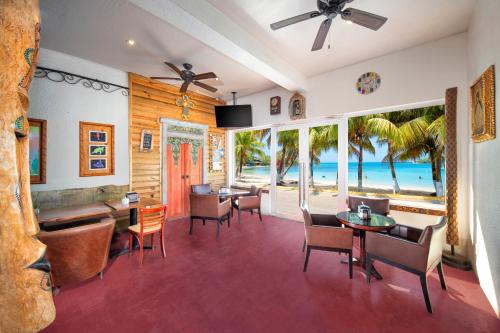 Зручності, Mr. Tucan Hotel in Roatan Island