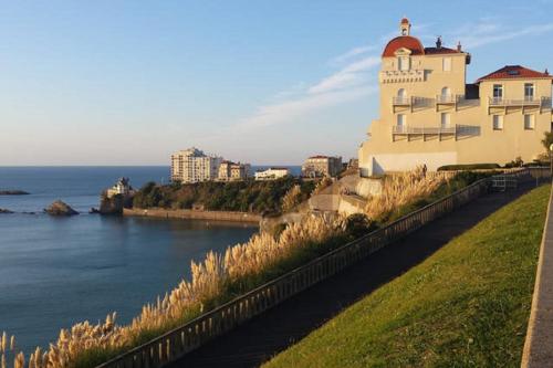 Biarritz , plage Cote des Basques, Beaurivage