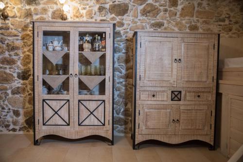  REA's Stone House in Agios Myronas